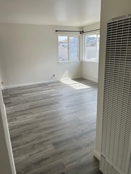 Building Photo - 490 Talbert St