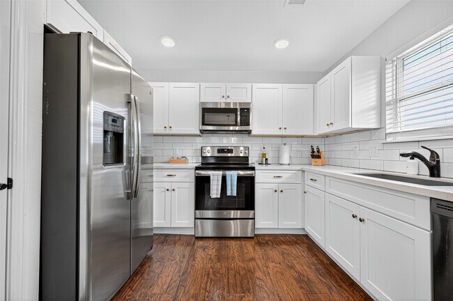 Building Photo - 2212 Rosewood St