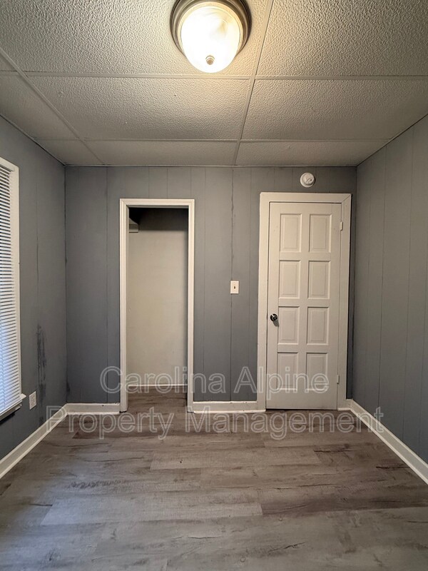 Building Photo - 109 Pine Ave