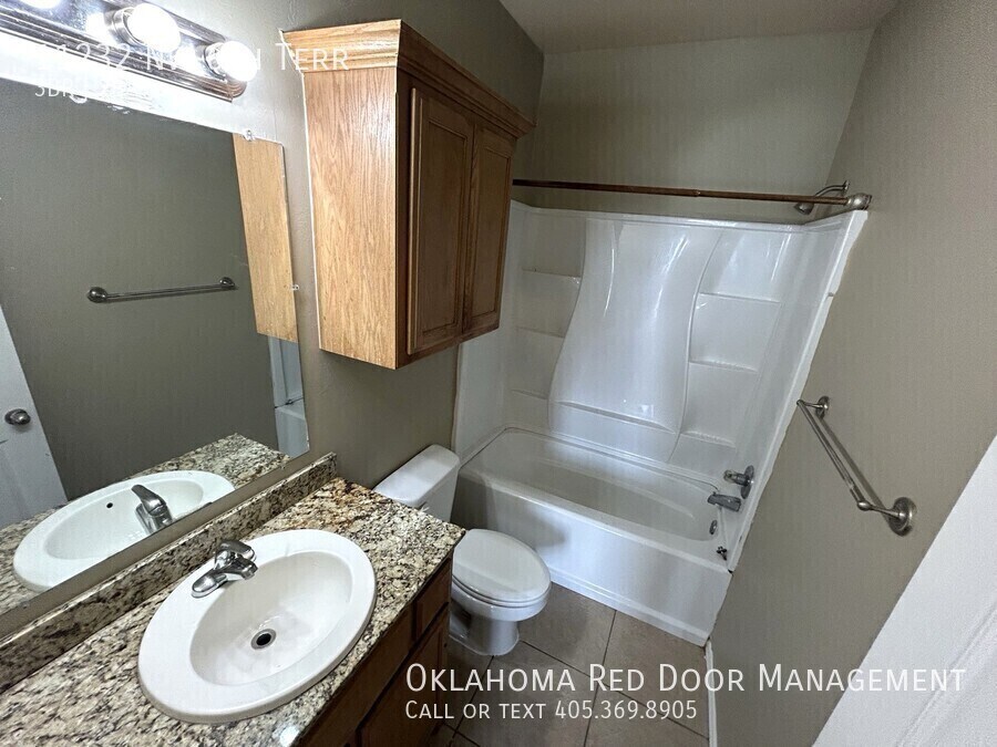 Building Photo - 11232 NW 6th Terrace