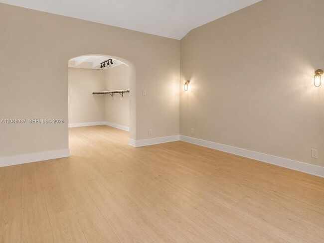 Building Photo - 6350 Pine Tree Dr