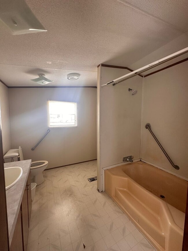 Building Photo - 3 Bed 2 Bath MH - Under Renovations