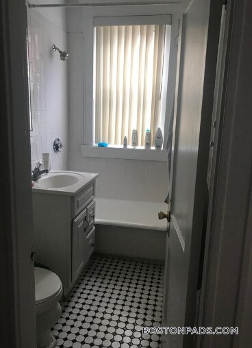 Building Photo - 137 Park Dr