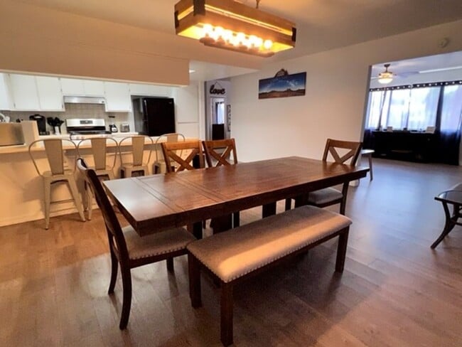 Building Photo - Furnished 3 BR Vacation Rental Includes utilities Near Target Center/Golf/Hwy 95