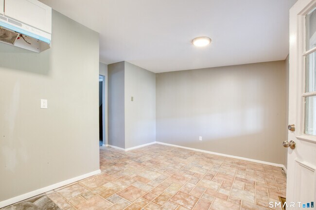 Building Photo - 76 Caesar Dr