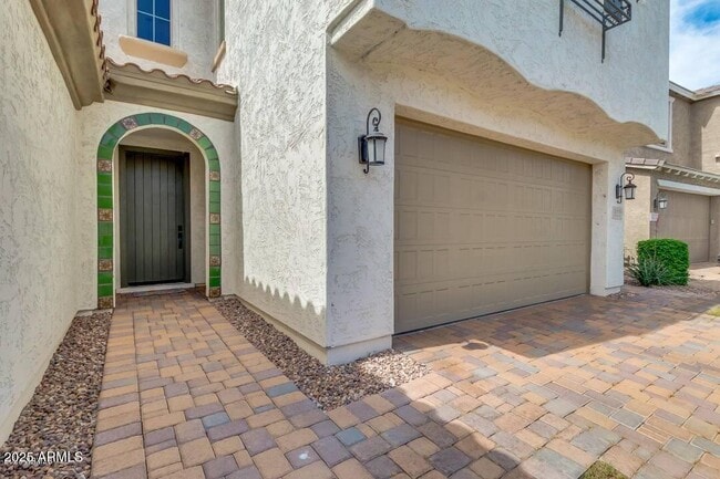 Building Photo - 923 W Yellowstone Way