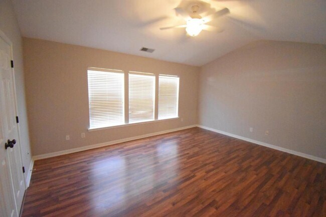 Building Photo - 6827 Braddock Ln