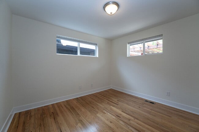 Building Photo - Beautiful 2-Bedroom Duplex with Granite Countertops & Hardwood Floors in the Heart of Denver!