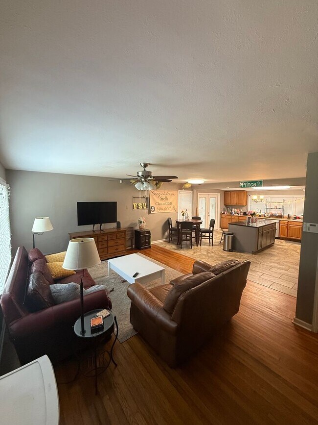 Primary Photo - 3/2 Single Family Home Close to FSU!
