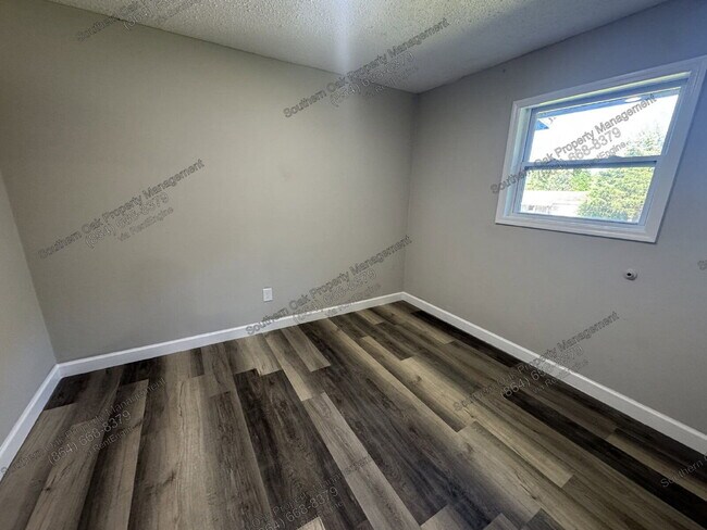 Building Photo - 118 Harrys Dr