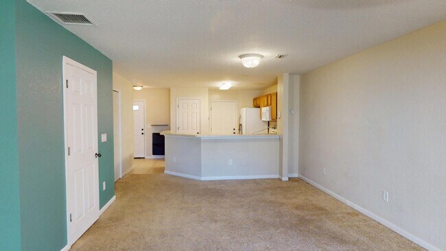 Building Photo - "Charming 2-Bed, 3-Bath Townhouse Retreat in Jacksonville - 1,176 Sq. Ft. of Comfort and Style!"