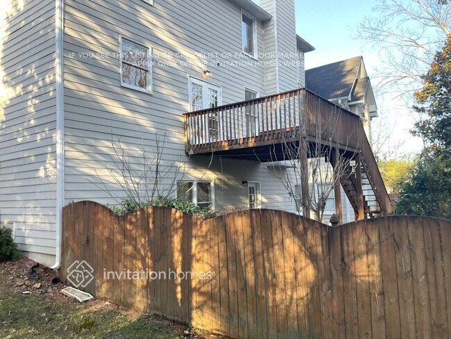 Building Photo - 913 Daylight Cir