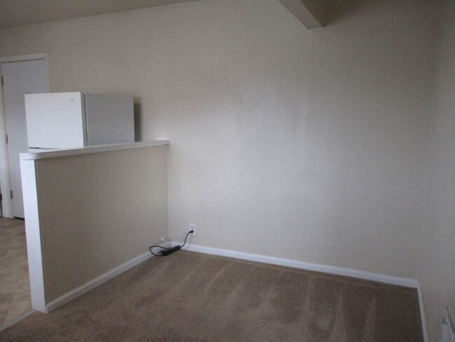 Building Photo - 1 Bedroom Unit Available Downtown Tacoma