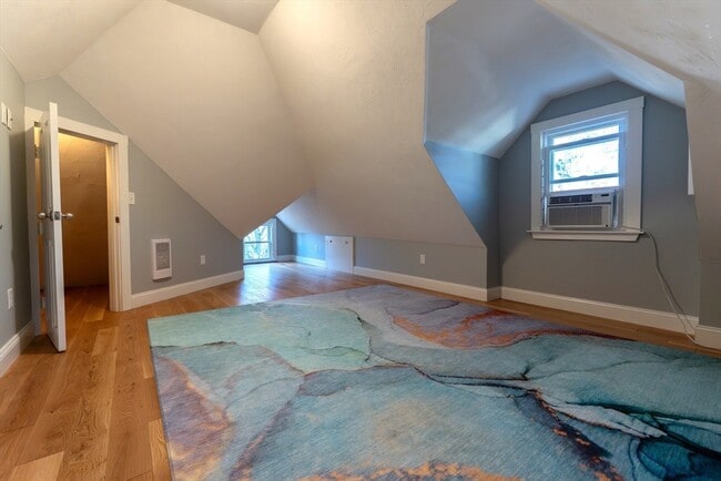 Building Photo - 118 Newburg St