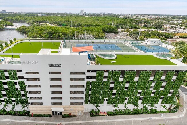 Building Photo - 16385 Biscayne Blvd