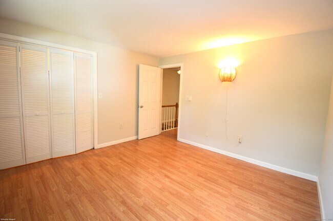 Building Photo - 250 Woodford Ave