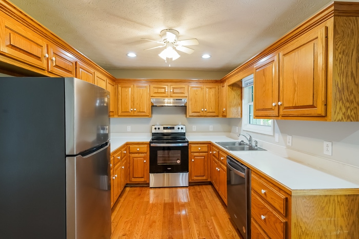 Building Photo - 121 Fieldstone Ln