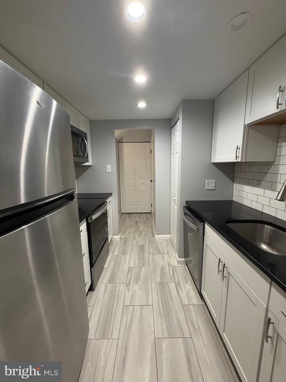 Building Photo - 306 Village Walk