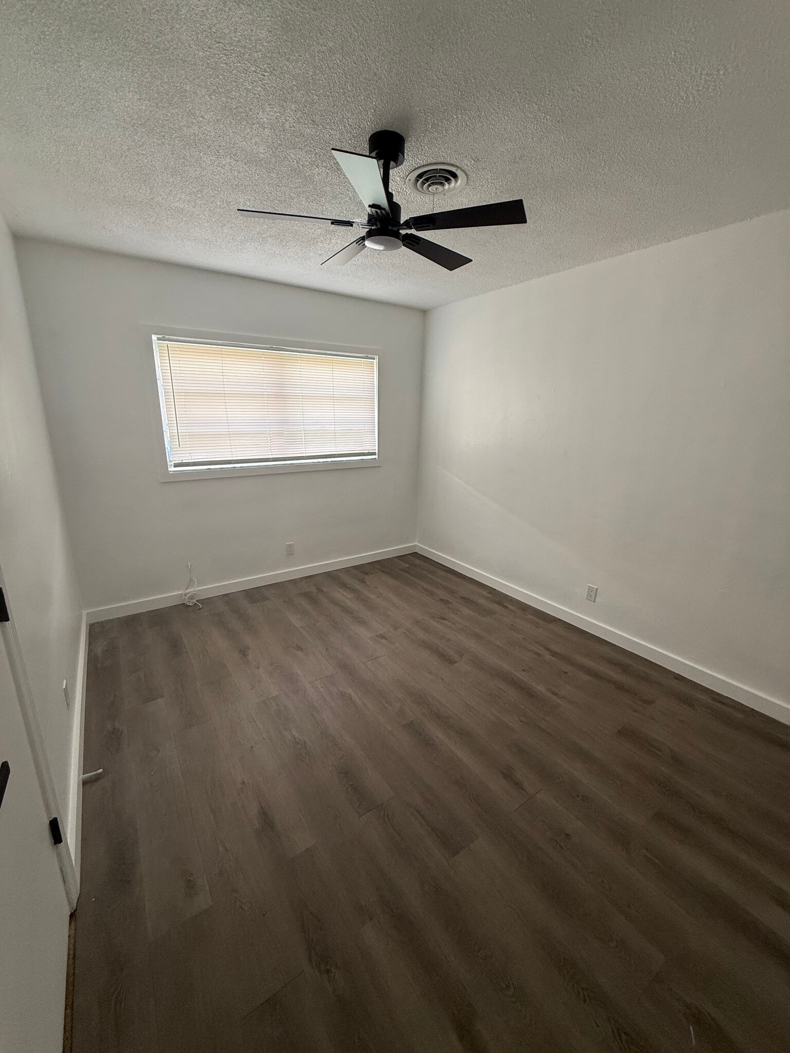 Building Photo - 337 SE 12th Ave