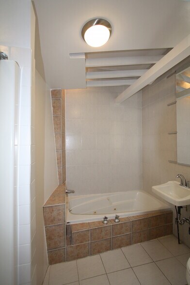 Building Photo - 1164 S Darien St