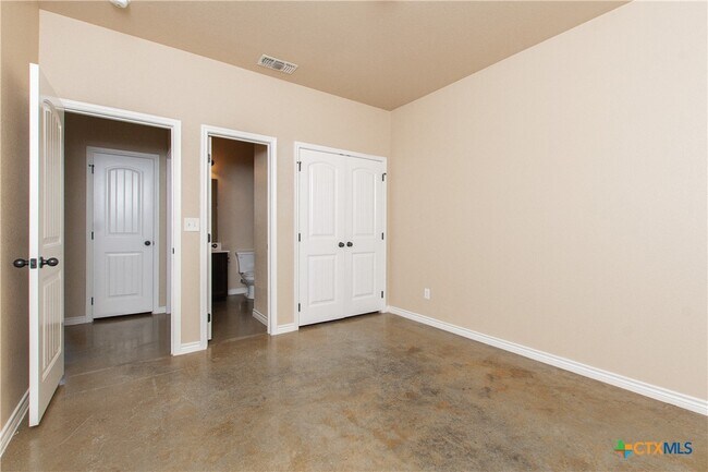 Building Photo - 103 W Libra Dr