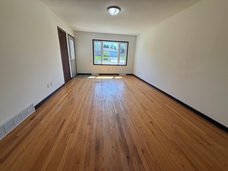 Building Photo - 299 Park St