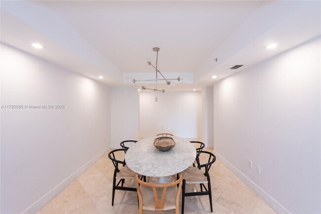 Building Photo - 765 Crandon Blvd