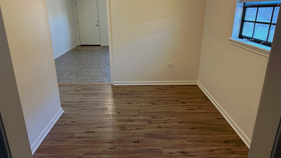 Dining room - 214 Gloria St
