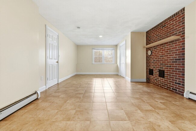 Building Photo - 5 St Anthonys Ln