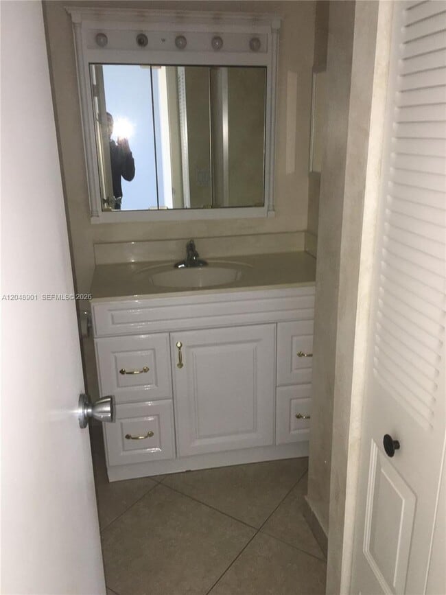 Building Photo - 20379 W Country Club Dr
