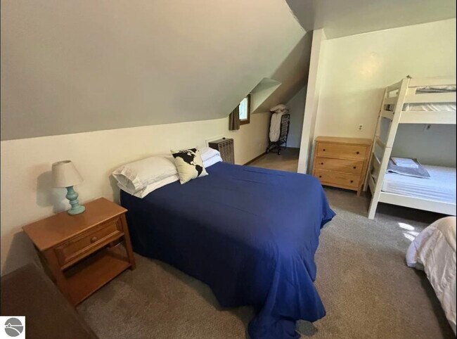 Building Photo - 855 E Front St