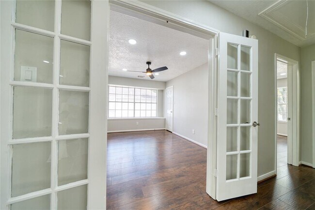 Building Photo - 619 Green Belt Dr