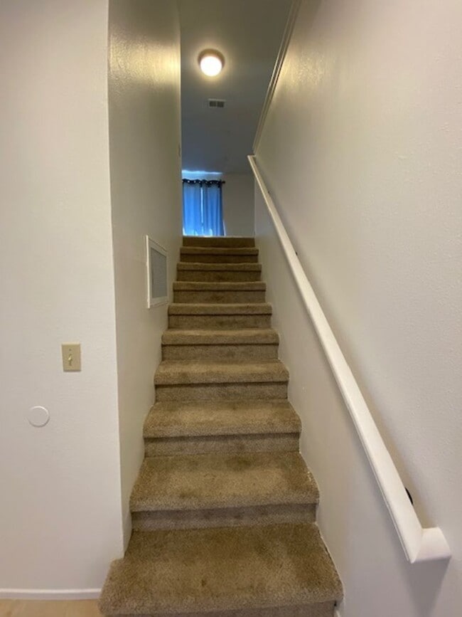 Building Photo - Spacious 3 Bed/2 Bath Duplex~ PG&E & Water Included Huge Savings!!