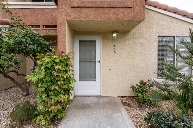 Building Photo - 450 Tava Ln