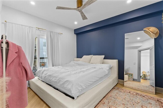 Building Photo - 1074 Peachtree Walk NE