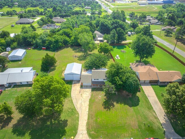 Building Photo - 1170 Mockingbird Cir
