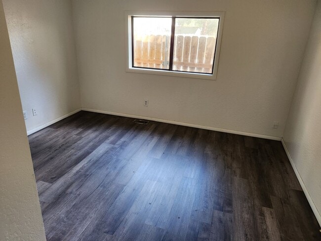 Building Photo - COMING SOON! 3-Bed 2-Bath Home in Sunnyside