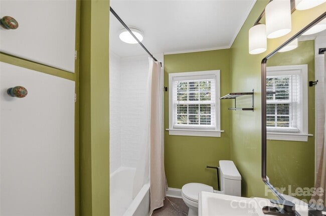 Building Photo - 2214 Arnold Dr