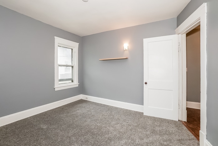 Building Photo - 1556 Dille Rd