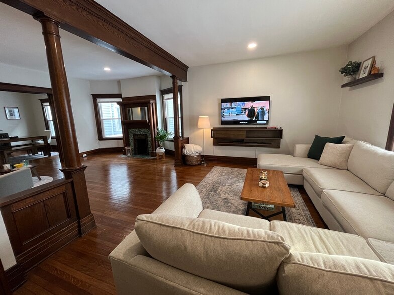 Building Photo - 166 Blaine Ave