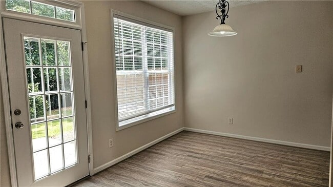 Building Photo - 3060 Kentmere Dr