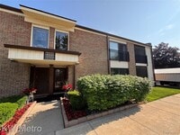 Building Photo - 18236 University Park Dr