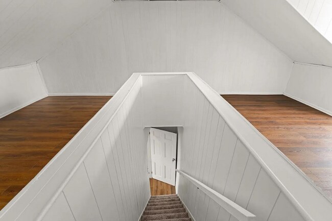 Building Photo - Beautiful 2 Bedroom home in South side ava...