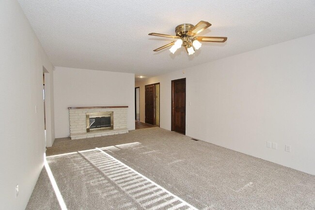 Building Photo - 2412 Robert Ave