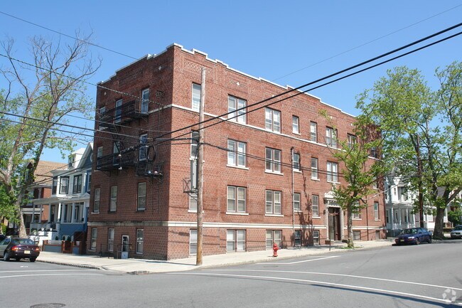 Building Photo - 213 State St