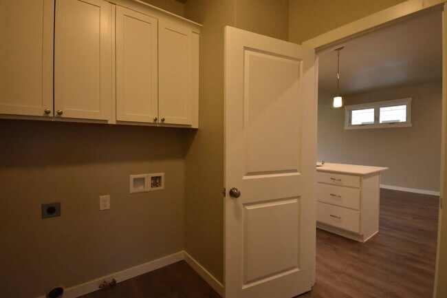 Building Photo - iscover this spacious 4-bedroom, 2.5-bath home in Lynden, WA