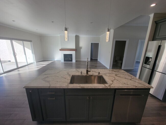 Building Photo - Stylish Single-Level Home in Pasco with Fi...