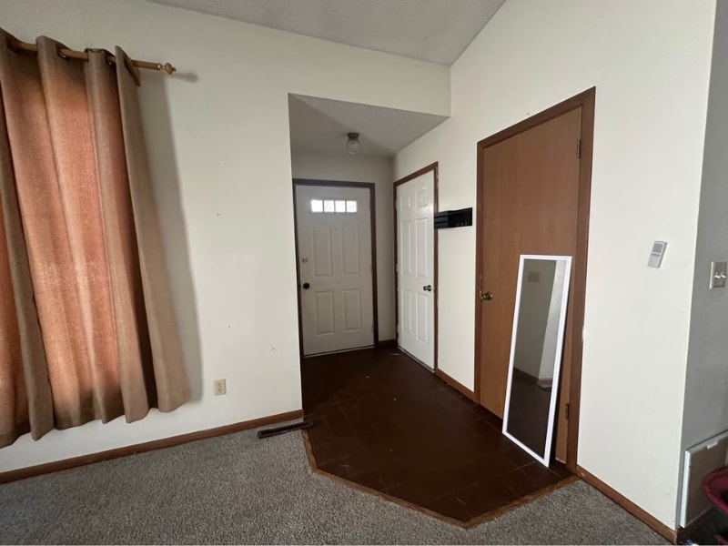 Building Photo - 2062 S Ridge Dr