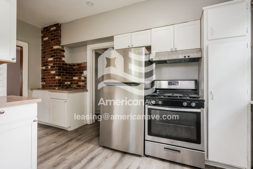 Building Photo - 522 E 3rd St