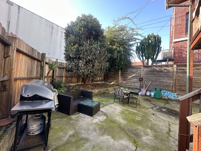 Building Photo - Tran 59th Triplex